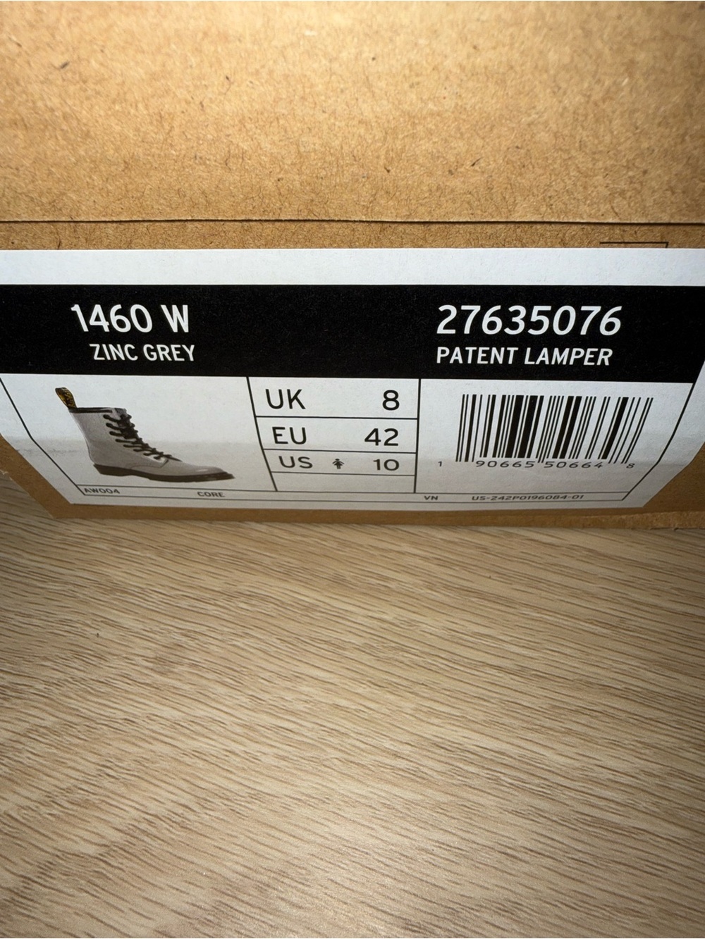 Dr. Martens Women’s Glossy Light Gray Patent Lace-Up Boots Size 10 NEW - Picture 5 of 12